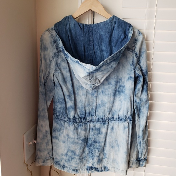 {life in progress} Lightweight Hooded Jean Jacket - Picture 4 of 5
